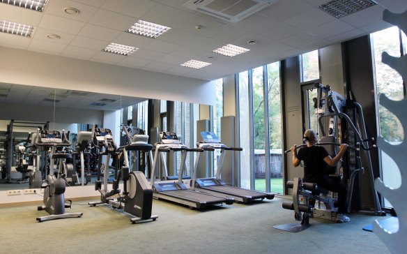 Strength training on your travel Riga Gym lat pulldown super set photo Henrik Elstrup