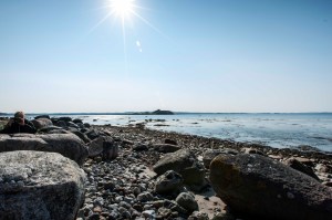 Marina Aagaard og Kaloe slotsruin photo Henrik Elstrup