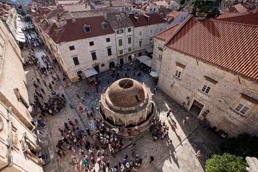 Croatia_Dubrovnik_courtyard_from_above Croatia_Dubrovnik_courtyard_from_above